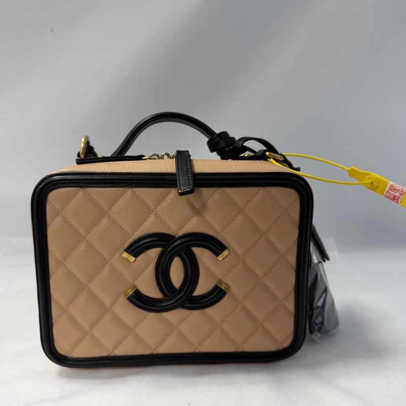 CHANEL 香奈兒 Vanity Case｜裸粉黑邊金扣｜Caviar 荔枝皮Chanel Vanity case  /相機盒 21公分-17