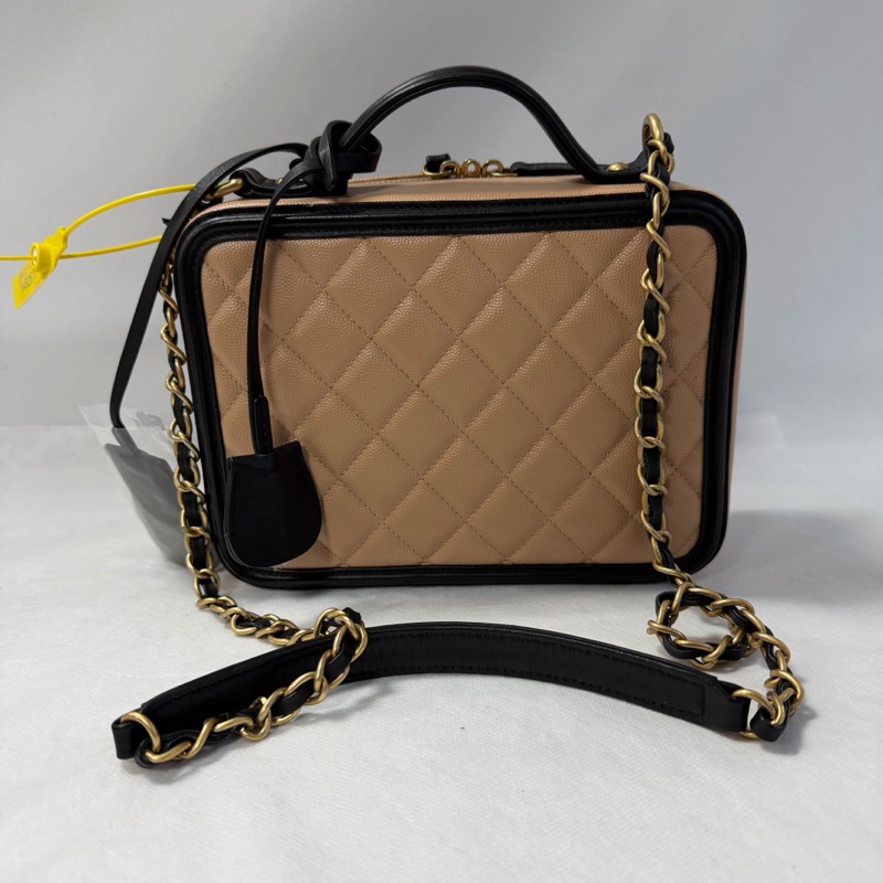 CHANEL 香奈兒 Vanity Case｜裸粉黑邊金扣｜Caviar 荔枝皮Chanel Vanity case  /相機盒 21公分-40