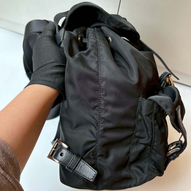 Prada 黑色尼龍布小號後背包-6