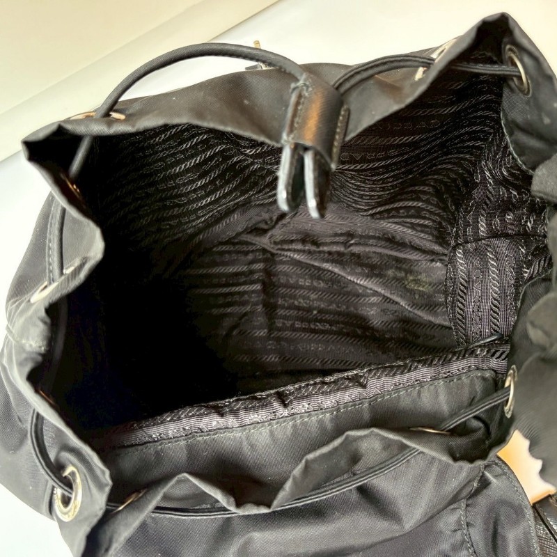 Prada 黑色尼龍布小號後背包-10