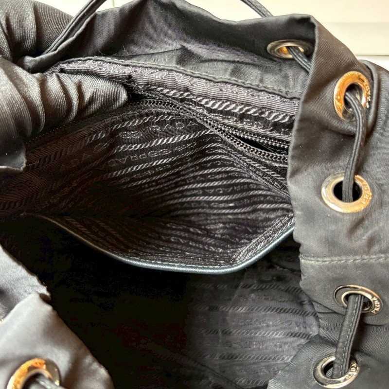 Prada 黑色尼龍布小號後背包-11