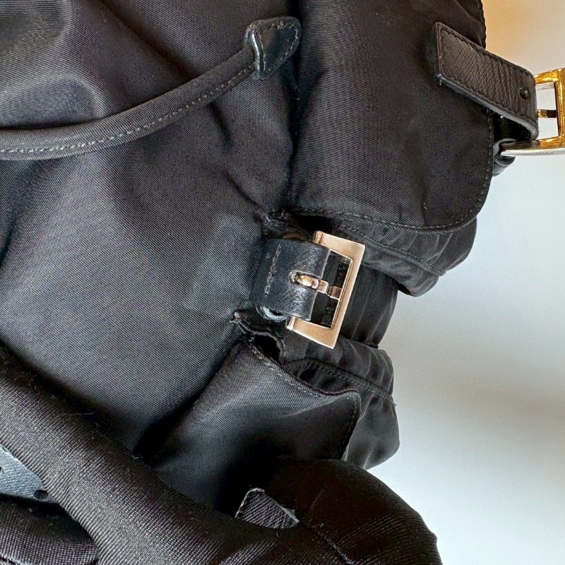 Prada 黑色尼龍布小號後背包-17