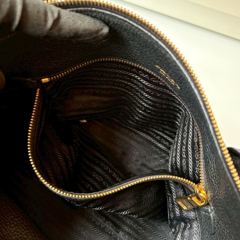 Prada 黑皮兩用大波士頓包-18