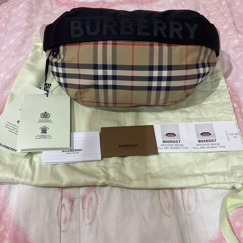 全新BURBERRY Vintage 格紋 胸包 腰包 防塵套、吊牌、說明書(男、女皆可用)-1