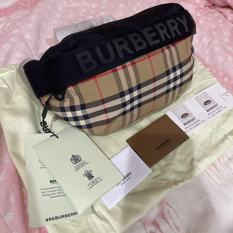 全新BURBERRY Vintage 格紋 胸包 腰包 防塵套、吊牌、說明書(男、女皆可用)-2