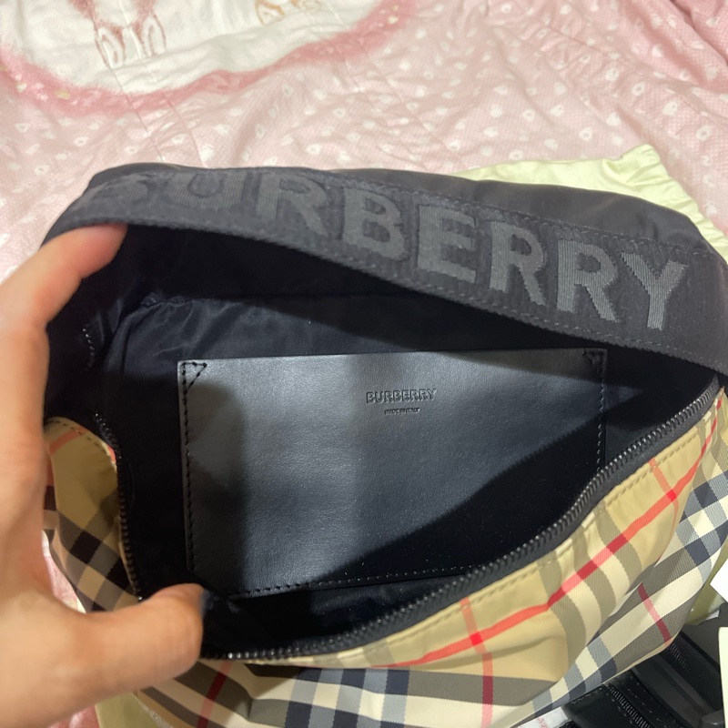 全新BURBERRY Vintage 格紋 胸包 腰包 防塵套、吊牌、說明書(男、女皆可用)-7