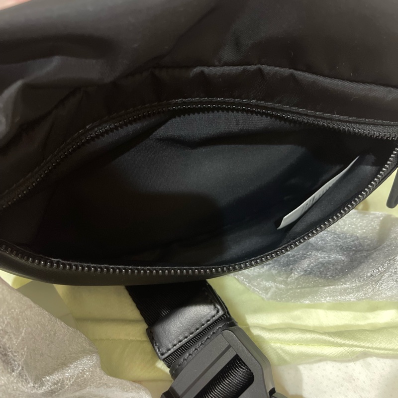 全新BURBERRY Vintage 格紋 胸包 腰包 防塵套、吊牌、說明書(男、女皆可用)-9