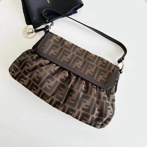 「JL精品代購」98新 FENDI 元寶包