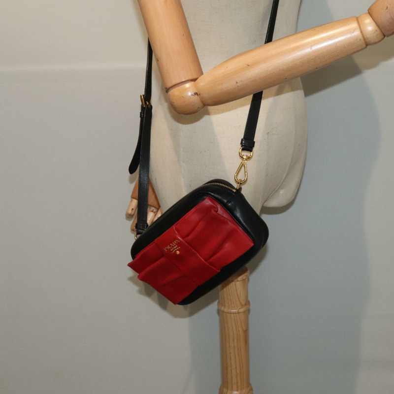 【日本直送】PRADA 單肩包 皮革 紅色 黑金色 正品 89601-23