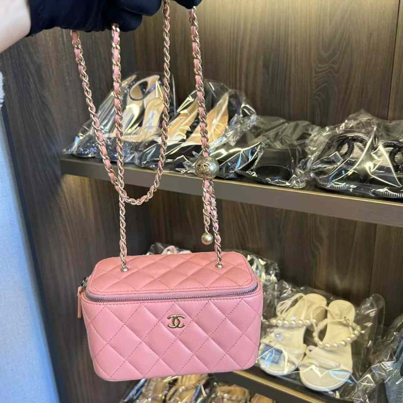 CHANEL 23c金球長盒子 沒背幾次 有盒子 內有化妝鏡-0