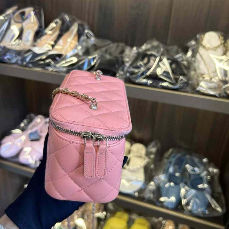 CHANEL 23c金球長盒子 沒背幾次 有盒子 內有化妝鏡-3