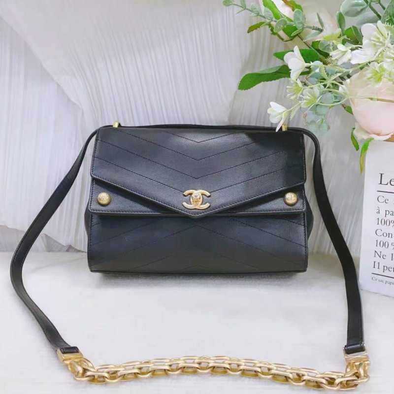 Chanel 黑金V紋牛皮郵差包23×17×7cm 97新 配件塵袋-1