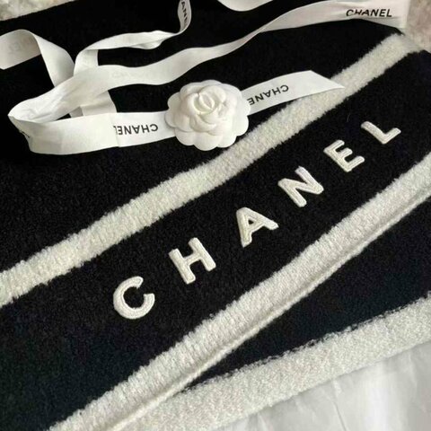 CHANEL 24k 黑白圍巾