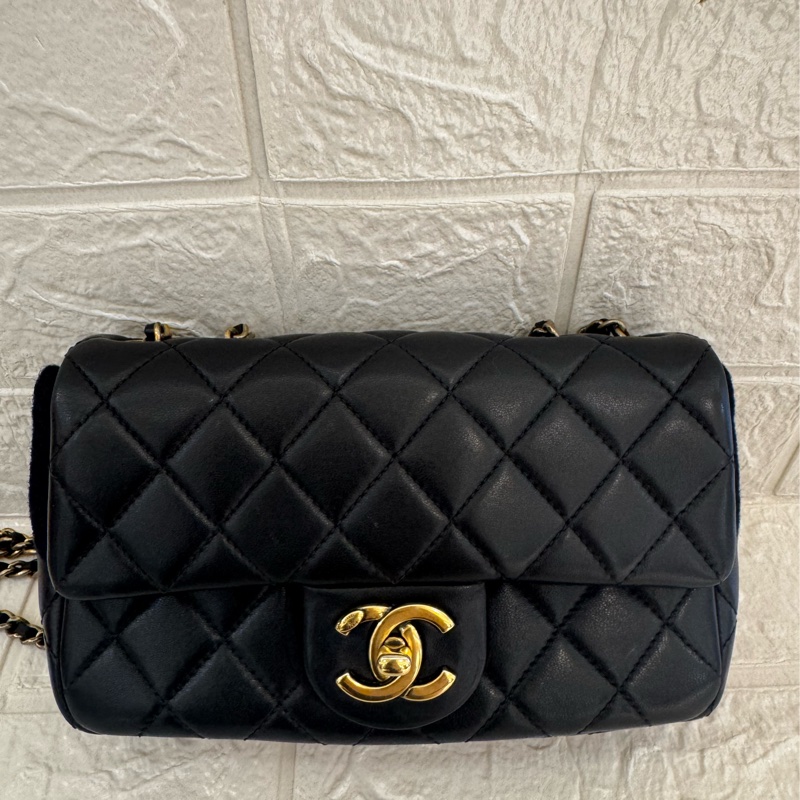 Chanel黑羊皮復古口蓋包20cm-0