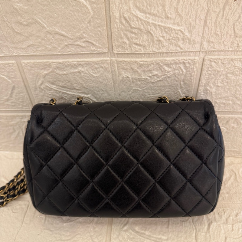 Chanel黑羊皮復古口蓋包20cm-1