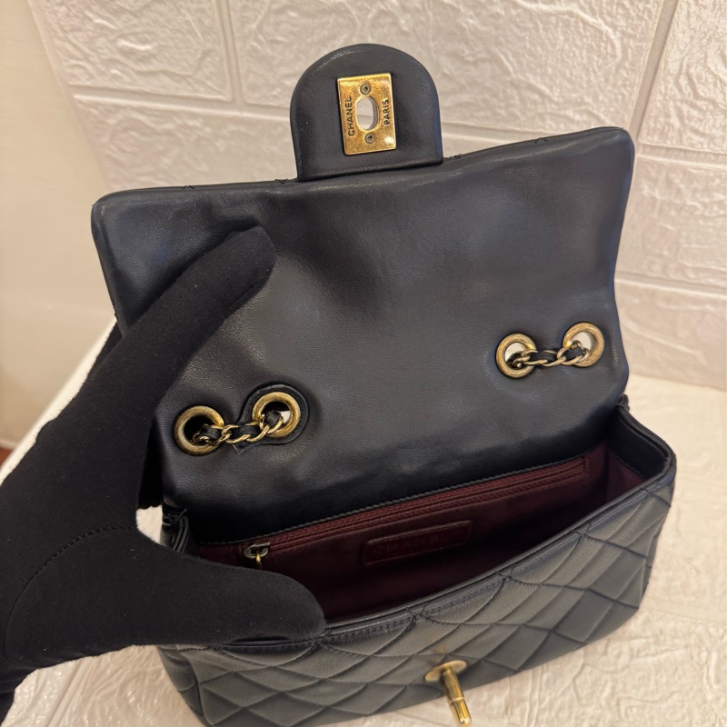 Chanel黑羊皮復古口蓋包20cm-5