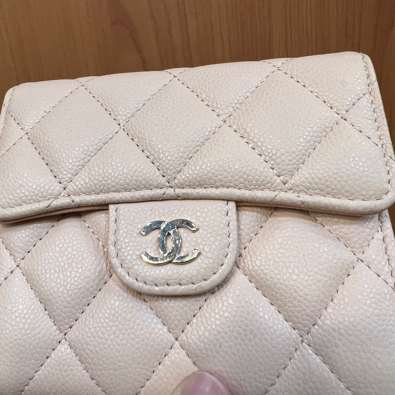 Chanel 淺米色荔枝皮金釦三折短夾AP0231-1