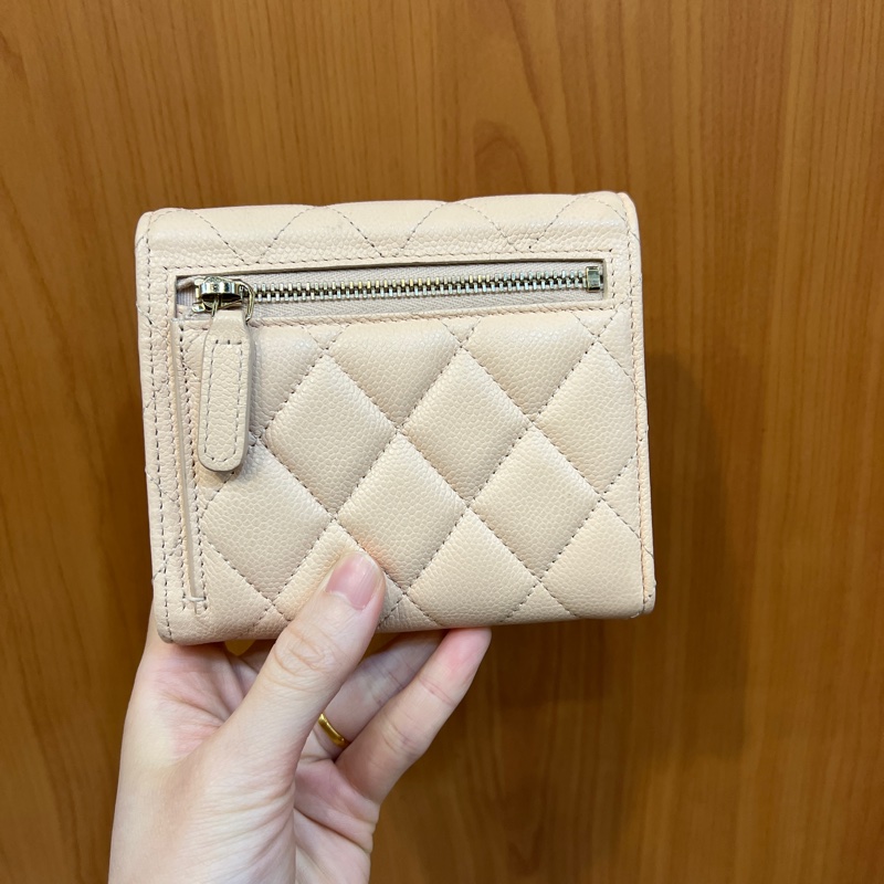 Chanel 淺米色荔枝皮金釦三折短夾AP0231-5