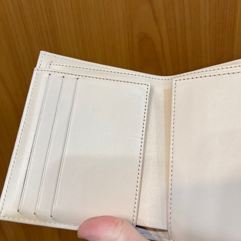 Chanel 淺米色荔枝皮金釦三折短夾AP0231-10