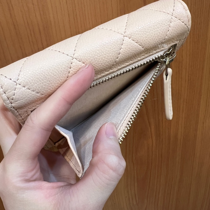 Chanel 淺米色荔枝皮金釦三折短夾AP0231-14