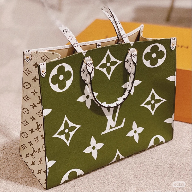 芯片款🈶️購證❤️ lv on the go 限定款 牛油果綠 x 奶油白 雙面❤️ 夏日背超美😍-0