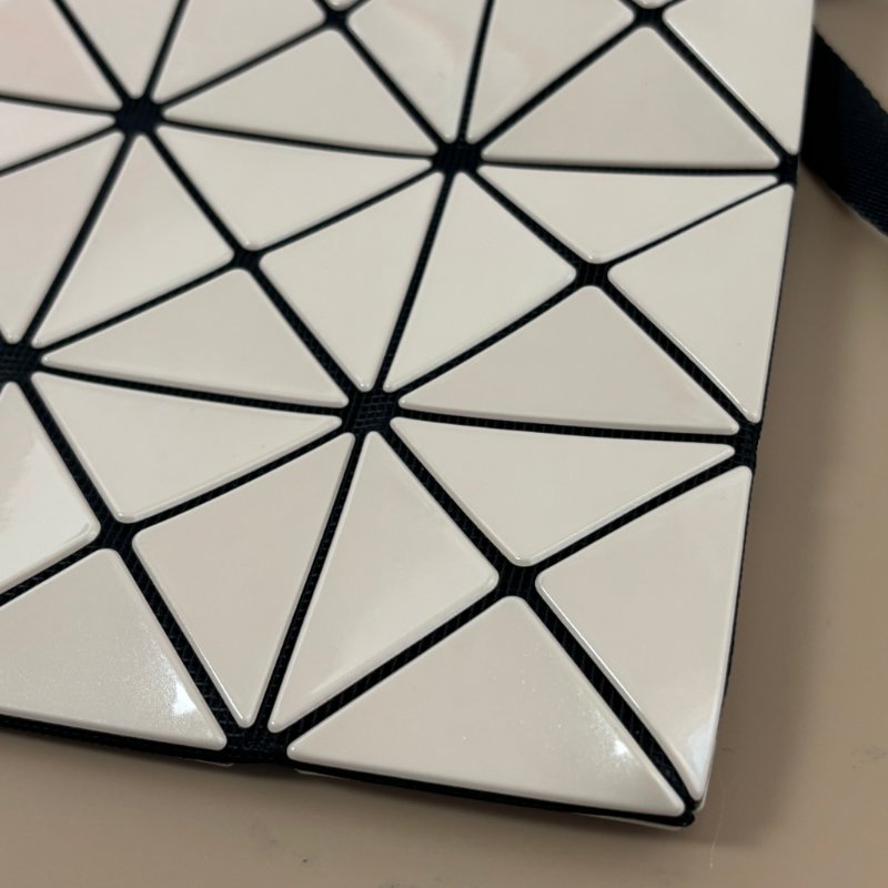 ::BAOBAO:: ISSEY MIYAK 亮面粉膚色 4x3 扁斜背包-3