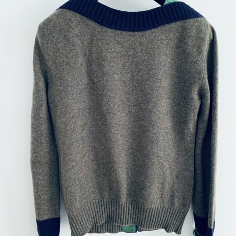 Chanel 三拼色 (灰色/海軍藍/Malachite 綠) 經典領口袋 cashmere開襟衫-14