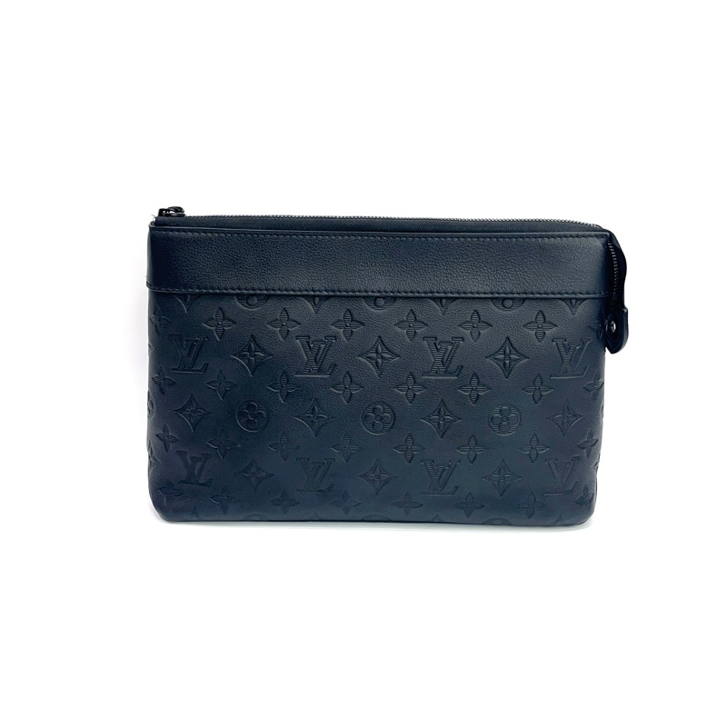 LV 黑牛皮壓紋手拿包 M82545-1