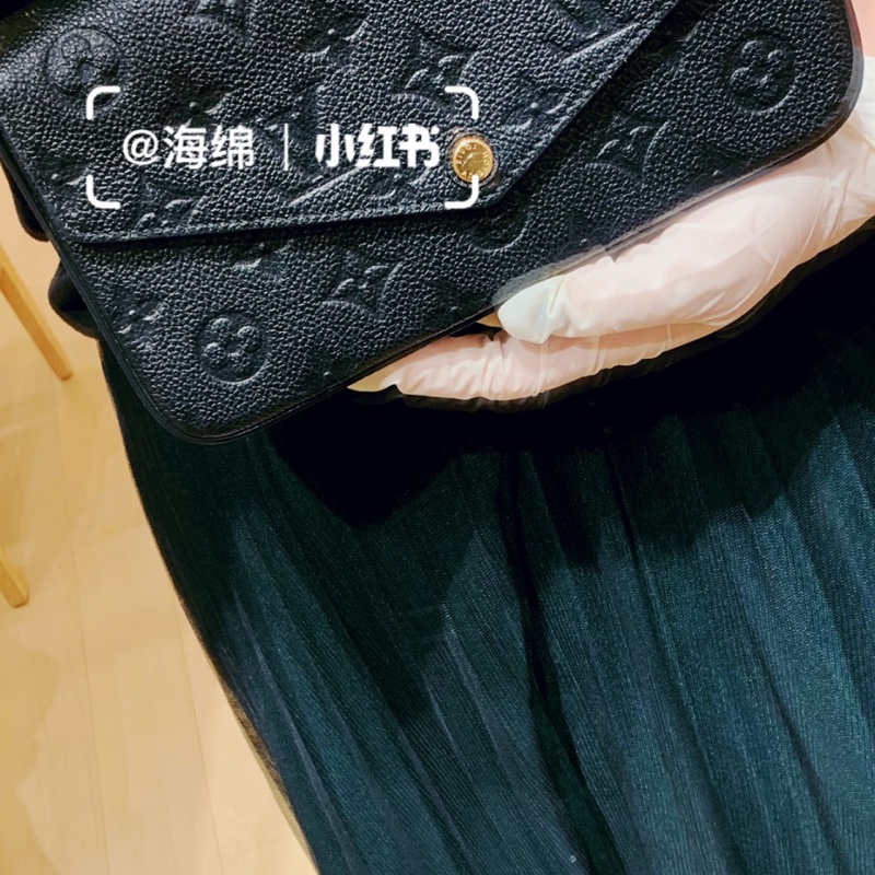 LV 壓紋三合一包-1