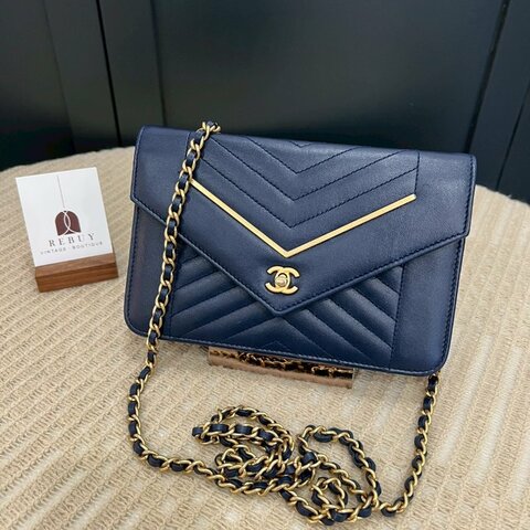 CHANEL 深藍山型紋金鍊信封WOC 斜背包