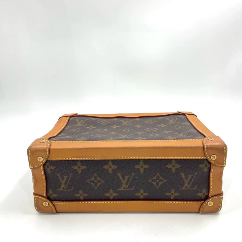 LV SOFT TRUNK BOX-1