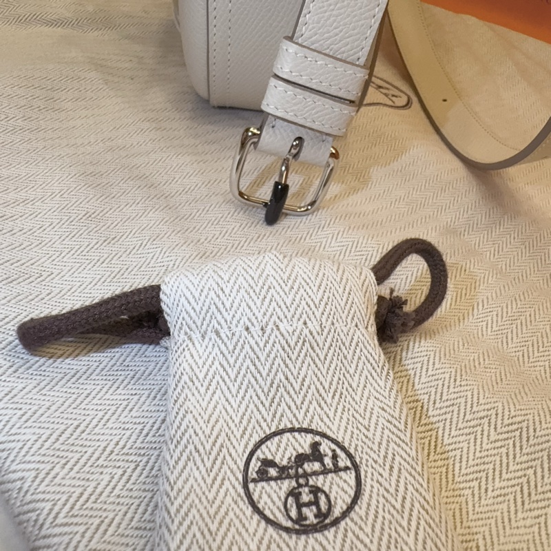 【全新】Hermès Della Elan 奶昔白 銀釦 K 全新全配-29