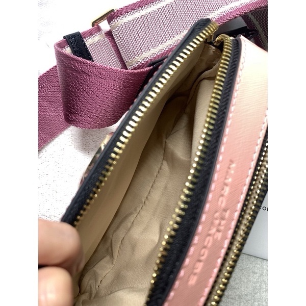 Marc Jacobs斜背相機包-12