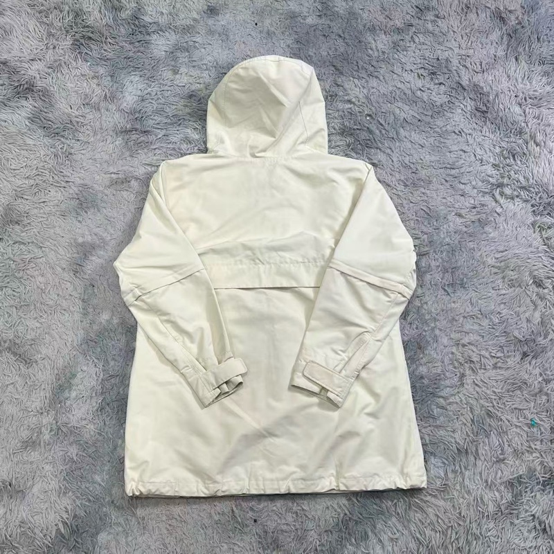 Gucci X The north face 聯名 白色衝鋒外套 原價12萬以上-1