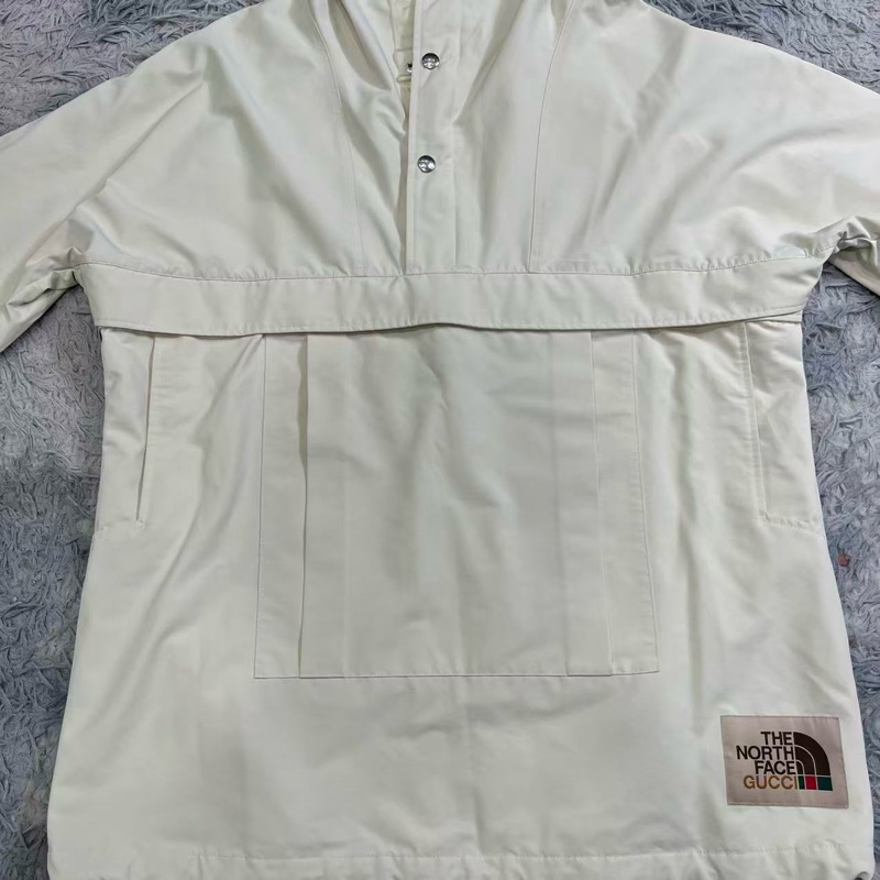 Gucci X The north face 聯名 白色衝鋒外套 原價12萬以上-4