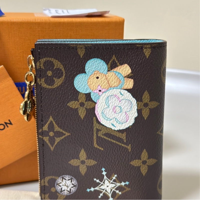Louis Vuitton Lisa 錢包 LV 皮夾 Vivienne 系列 聖誕節限定-2