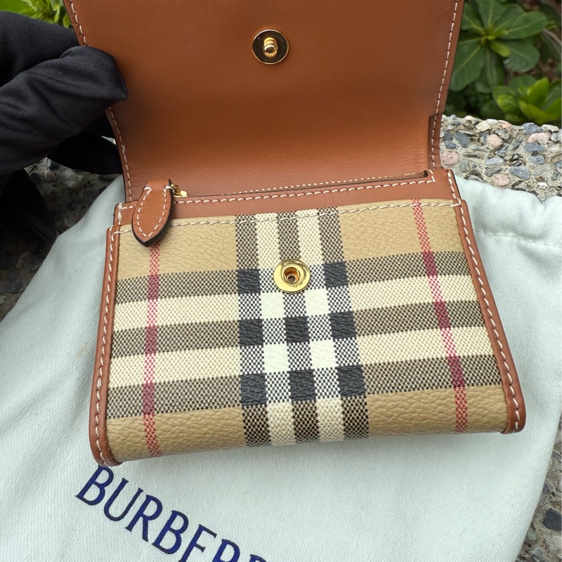 二手BURBERRY格紋PVC金屬釦折疊式三折短夾80944231-8