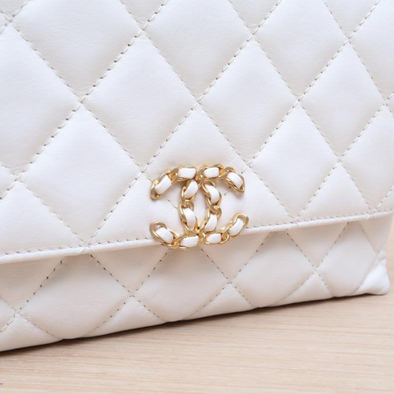CHANEL(香奈兒) 23K 寬皮穿鏈肩帶 豆腐包 單肩斜挎包 白色 鐳射標 皮穿鏈扣-5