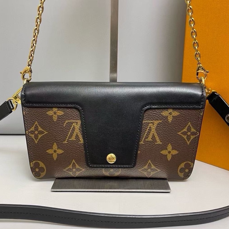 Louis Vuitton Padlock on Strap 晶片款！-1