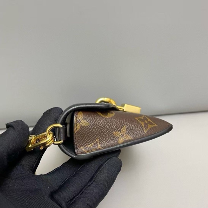 Louis Vuitton Padlock on Strap 晶片款！-4