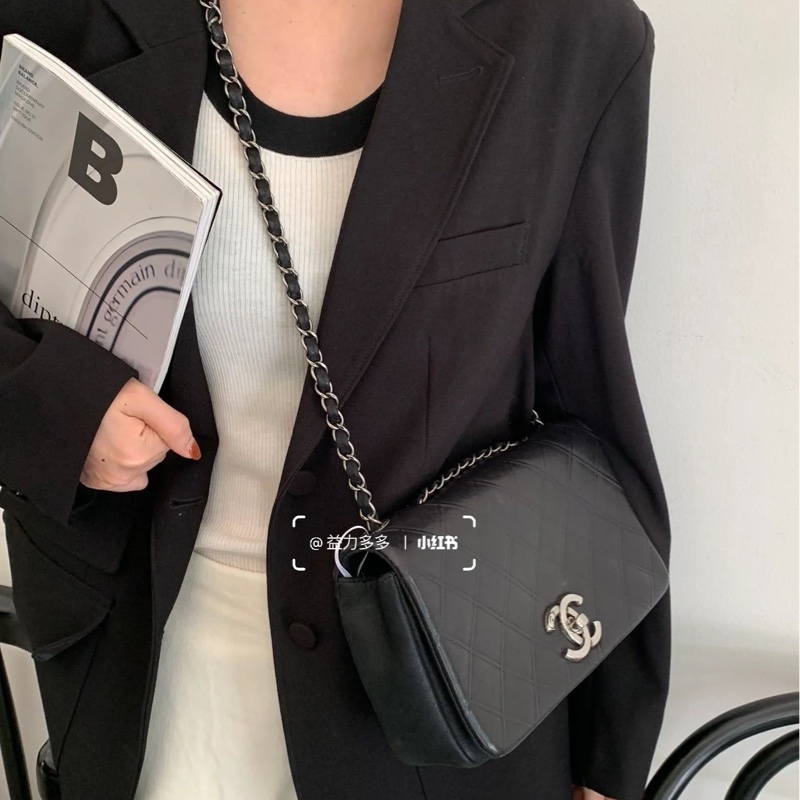 99新閒置✨ #18w入手 香奈兒黑銀Cf25全牛皮口蓋肩背包🉑斜挎-1
