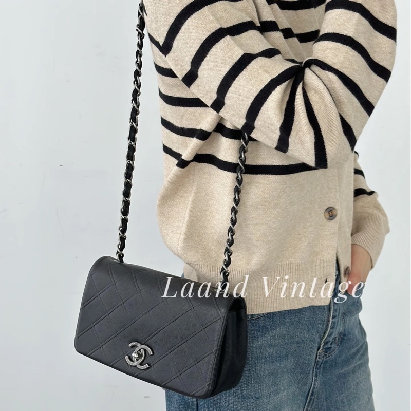 99新閒置✨ #18w入手 香奈兒黑銀Cf25全牛皮口蓋肩背包🉑斜挎-3