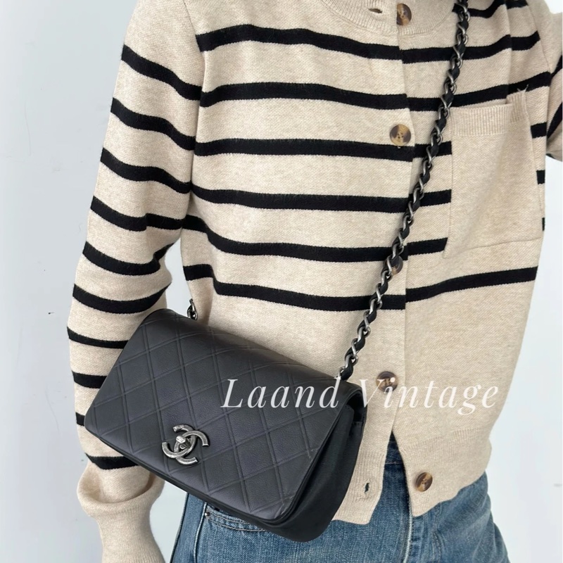 99新閒置✨ #18w入手 香奈兒黑銀Cf25全牛皮口蓋肩背包🉑斜挎-4