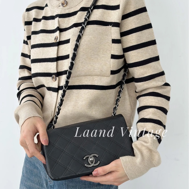 99新閒置✨ #18w入手 香奈兒黑銀Cf25全牛皮口蓋肩背包🉑斜挎-6