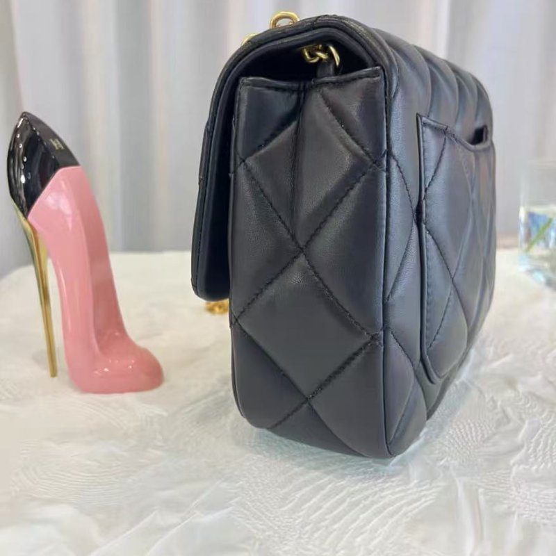 CHANEL 23S 菱格小羊皮 愛心鍊條黑金方胖子 芯片款 16*20.5*6 99新 配件塵袋-1