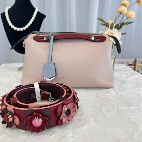✨Fendi By the way 中號 斜背包 27*17*13 98新  配件塵袋