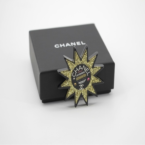 Chanel 17K亞加力黑金色閃粉太陽扣針胸針