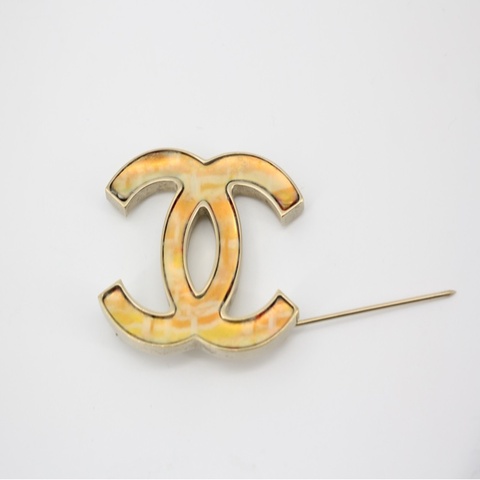 Chanel B14K金屬幻彩橙綠色大CC扣式胸針