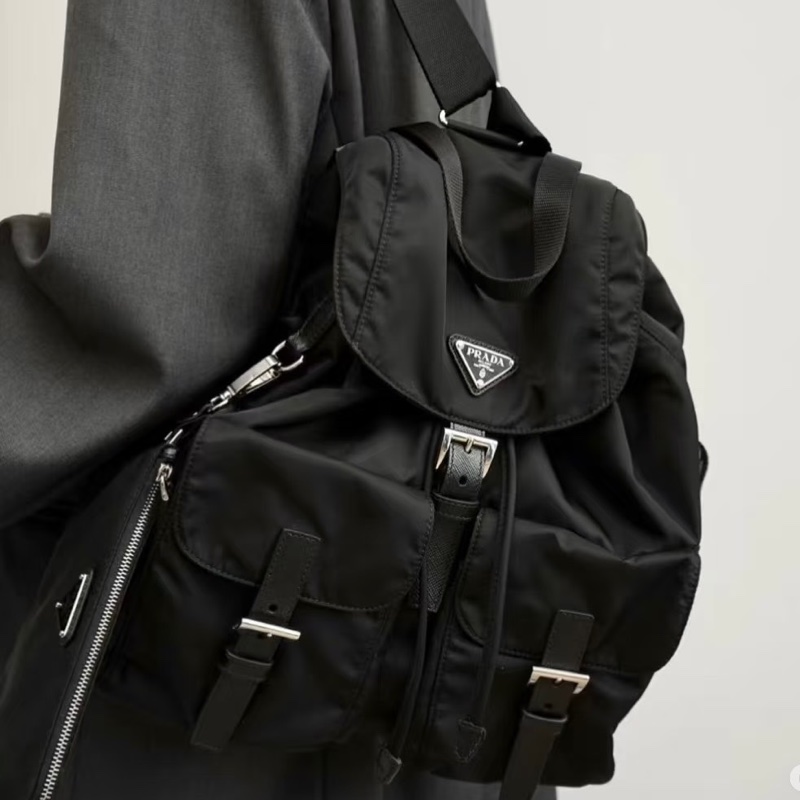 PRADA 經典雙口袋後背包-0