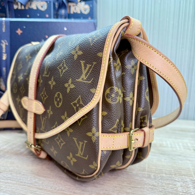 LV M42256 老花字紋雙馬鞍斜背包-10